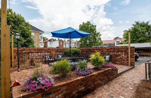 Olde Town Augusta Apartment | 1 bedroom, 1 bathroom studio apartment in Downtown Augusta. The sleeping arrangements for this unit is a full-sized bed.