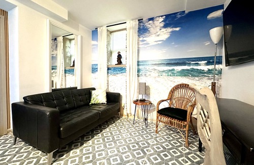 East Point House | 1 Bedroom with Kitchenette. Close to Downtown & Midtown ATL!