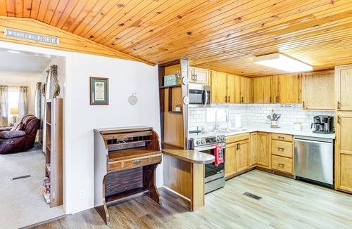 Hollands Landing House | 1 Mi to Lake Murray! Pet-Friendly Extended Getaway