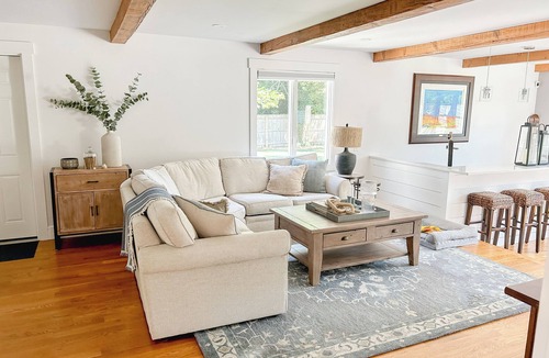 Teaticket House | 1 mile from Main Street and 1.5 miles to Falmouth Heights Beach.