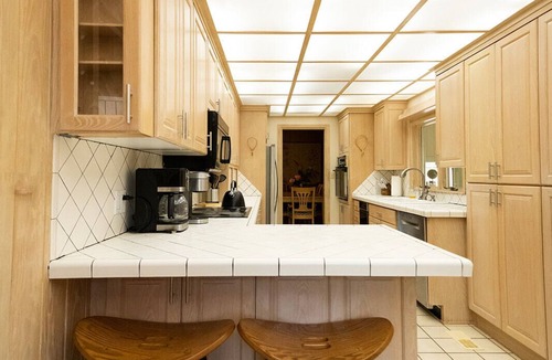 Menlo House | 10% discount off nightly rate for last minute stays ! Book now- late summer fun!