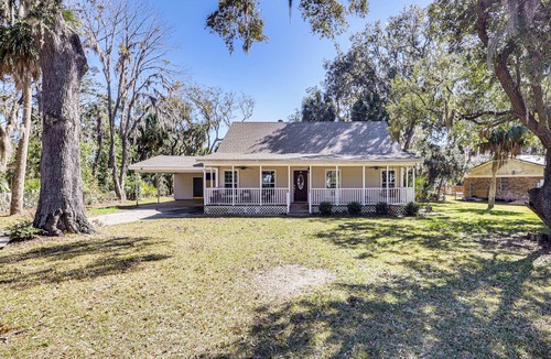 Country Club Estates House | 10 Mi to St Simons Island: Home w/Screened Porch