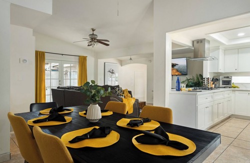 Central Escondido House | 10 minutes to Safari Family Vacation with Backyard Games. Pet-Friendly