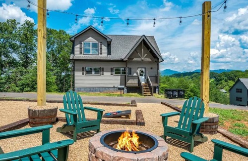 Sevierville Cabin | 10% Off! Heated Pool,Pets,Kids Arcades,PingPong,Bocce Ball,Basketball,Peaceful