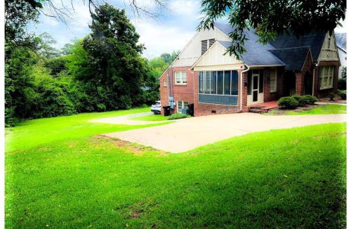 Columbus House | 101 yr comfy Historic Home quiet private parking