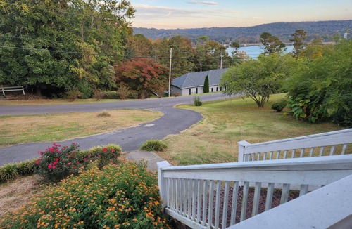 Guntersville House | 11. Spacious Lakeview home, King bed, minutes to downtown, shopping, boat ramps