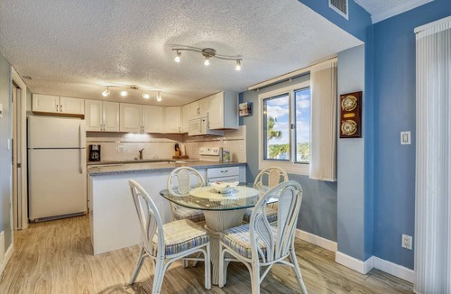 Sunnyside Condo | 121 m² Condo ∙ 2 bedrooms ∙ 6 guests
