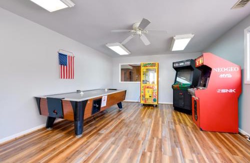 Waynesville House | 13 Mi to Slopes! Group-Friendly Blue Ridge Retreat