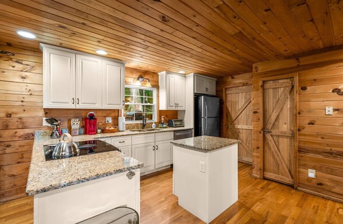 Leicester Cabin | 15 MINUTES FROM ASHEVILLE! Secluded peacefull LOG CABIN