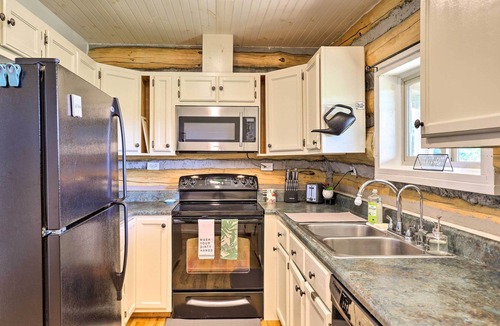 Marshall Cabin | 17 Mi to Appalachian Trail! Mtn Retreat w/Views