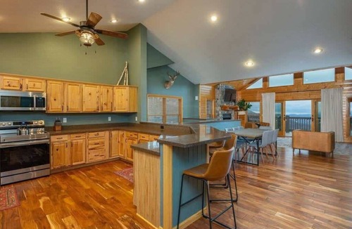 Wolf Laurel Cabin | 18 Hole Golf - Views For Miles - Hot Tub - Theater
