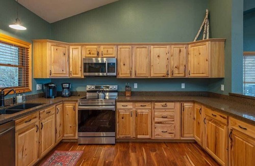 Wolf Laurel Cabin | 18 Hole Golf - Views For Miles - Hot Tub - Theater