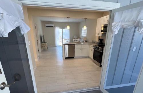 Mid Island Apartment | 191 Anchorage B (lower right)