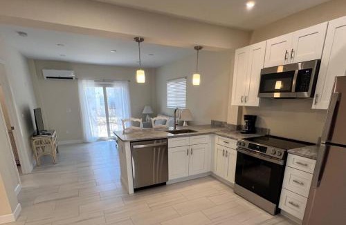 Mid Island Apartment | 191 Anchorage B (lower right)