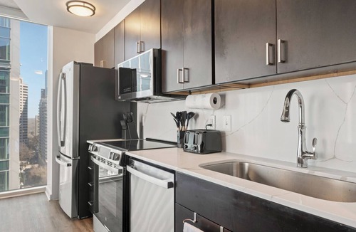 Midtown Condo | 19th Floor Midtown Sky Suite | Free Parking | Gym