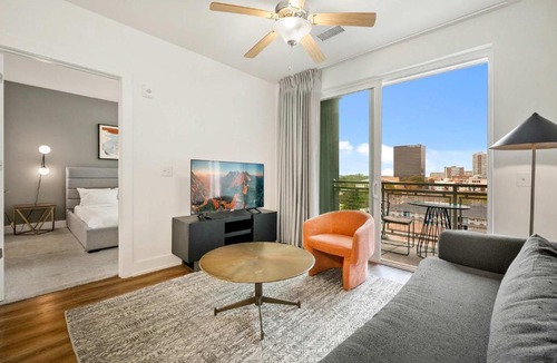 SoNo Apartment | 1B1B Midtown Apartment Private Balcony, Views, Gym - 1B4
