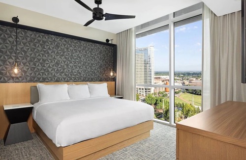 Downtown Atlanta Resort | 1BD/Atlanta - Downtown w/Rooftop Pool and Pool Bar!