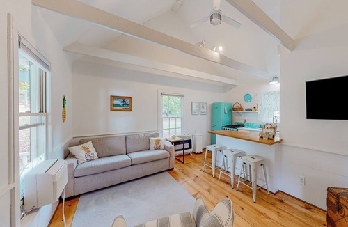 Landrum House | 1BR Dog-Friendly Home w/In-Unit Laundry