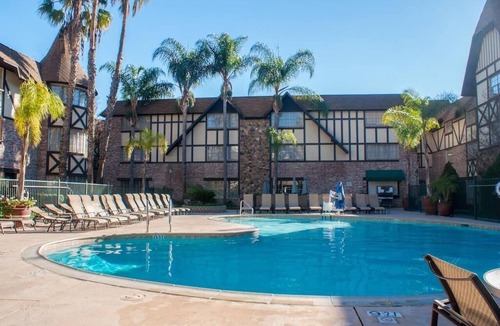 Anaheim Resort Apartment | 1BR Near Disneyland | Garden Views | Anaheim Stay