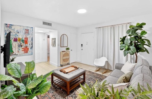 Eastern Shores Apartment | 1BR Sunny Isles Getaway with Parking