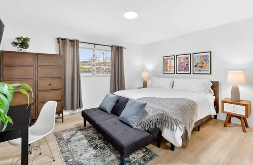 Eastern Shores Apartment | 1BR Sunny Isles Getaway with Parking