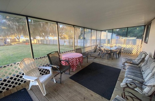 Georgetown House | 2,000 sq ft 3bedroom with WiFi, AC, large screen porch overlooking Lake George.