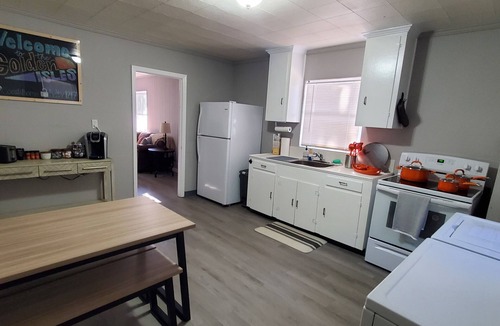 Brunswick House | 2 bedroom Coastal bungalow minutes from St Simons