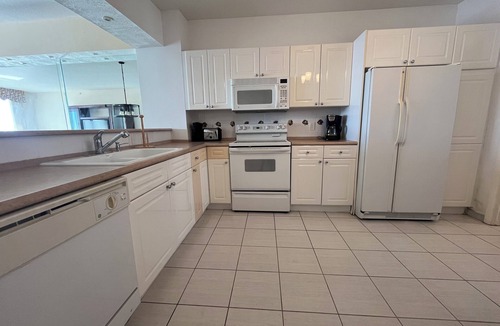 Sunny Isles Beach Condo | 2-bedroom condo in sunny Sunny Isles Beach, 1/2 a mile from the beach