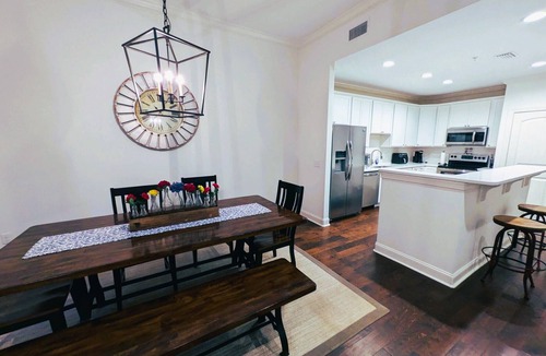 King City Condo | 2-bedroom Condo on St. Simons Island. Pool/Parking/Beach/Food/Bars/Stores, etc.