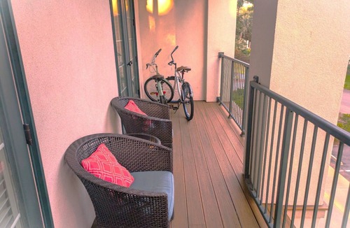 King City Condo | 2-bedroom Condo on St. Simons Island. Pool/Parking/Beach/Food/Bars/Stores, etc.