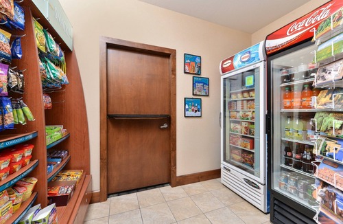 Albuquerque Apartment | 2 Bedroom | Free Daily Breakfast. Pool & Hot Tub