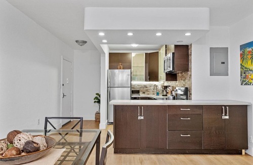 Eastern Shores Condo | 2 Bedrooms Apartment/Near the beach and plazas for shopping