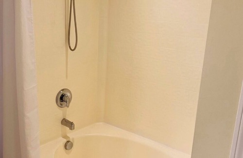Belmont House | 2 beds 3 baths townhouse, great location!