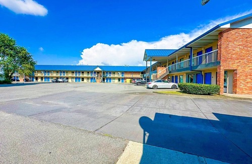 Hahira Apartment | 2 Full Beds Non-Smoking