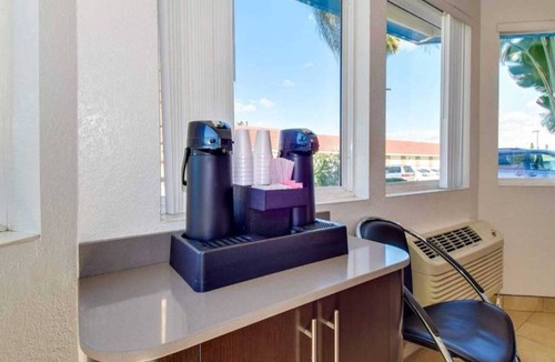 La Sierra Apartment | 2 Full Beds | Smoking