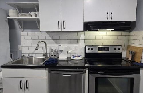 Forest Park Apartment | 2 King Beds Near Airport - The Silver Hideaway