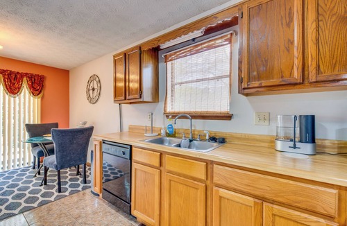 Decatur House | 2 King Beds | Quiet Area | 13 Mi to Downtown ATL