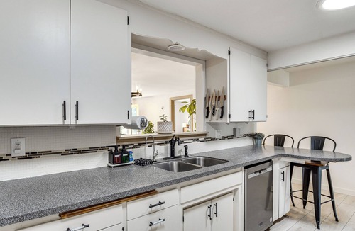 Puyallup House | 2 Mi to Fairgrounds & Dtwn Puyallup! Family Escape