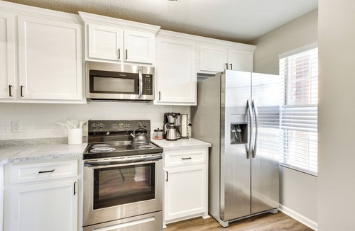 Hinesville Condo | 2 Mi to Fort Stewart: Modern Hinesville Haven