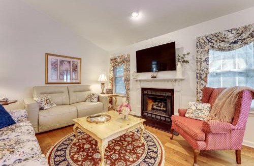 Town Center House | 2 Mi to KSU: Family Home w/Games, Near Parks