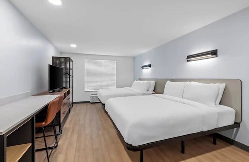 Newnan Hotel | 2 Newnan Rooms | Trampoline & Adventure Park - 0.3 Mi | Pet-Friendly