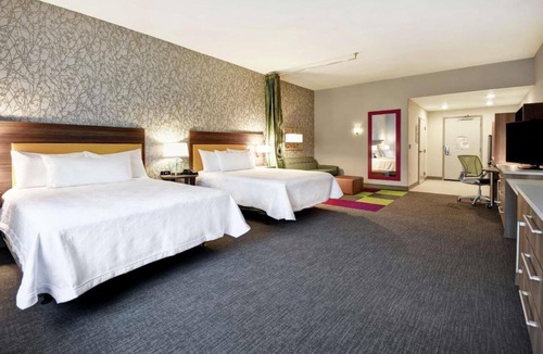 Jekyll Island Hotel | 2 Queen Beds | Free Breakfast & Pool | 5 mi to Golf Club and Nature Reserves
