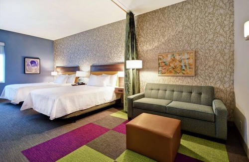 Jekyll Island Hotel | 2 Queen Beds | Free Breakfast & Pool | 5 mi to Golf Club and Nature Reserves