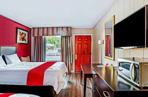 Ridgeland Hotel | 2 Queens Room Ideal for Families Staying in Ridgeland w/Free Parking