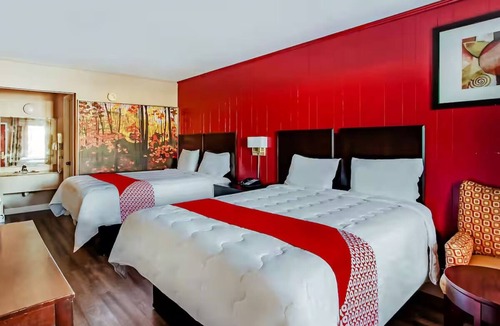 Ridgeland Hotel | 2 Queens Room Ideal for Families Staying in Ridgeland w/Free Parking