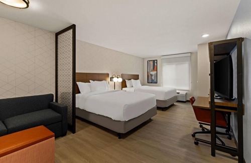 Newnan Hotel | 2 Spacious Units Near Newnan City Center | Gym Access | Free Parking!