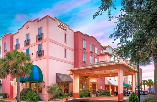 Fernandina Beach Hotel | 2-Star Hotel ∙ Hampton Inn & Suites Amelia Island