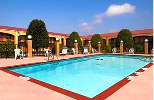 Newnan Hotel | 2-Star Hotel ∙ Days Inn by Wyndham Newnan