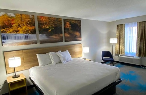 Newnan Hotel | 2-Star Hotel ∙ Days Inn by Wyndham Newnan