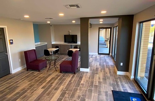 Newnan Hotel | 2-Star Hotel ∙ Days Inn by Wyndham Newnan